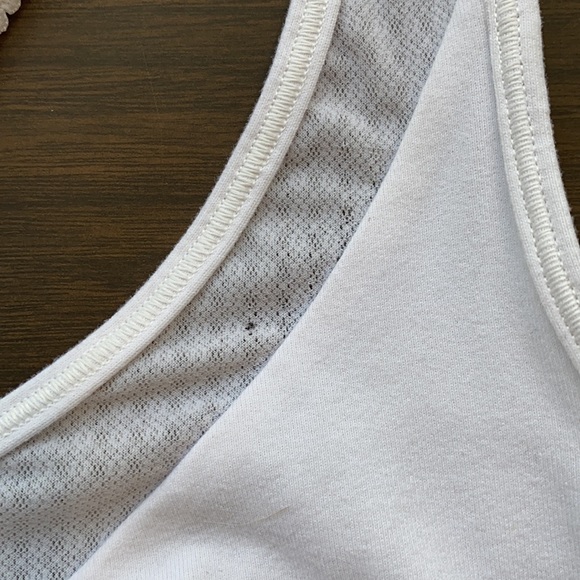 Lululemon size 4 racer back with built in bra - Picture 7 of 9